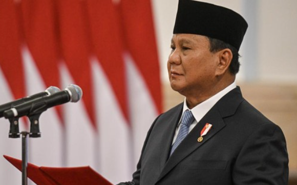 Prabowo Pertaruhkan Jabatannya Demi Program Makan Bergizi Gratis