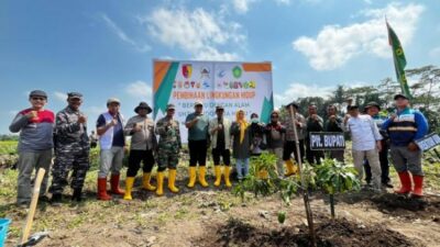 UIN Malang Rayakan Hari Santri dengan Aksi Bersih Sungai