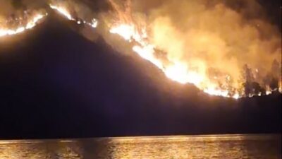 Gunung Rinjani Terbakar, Kobaran Api Belum Bisa Dikendalikan