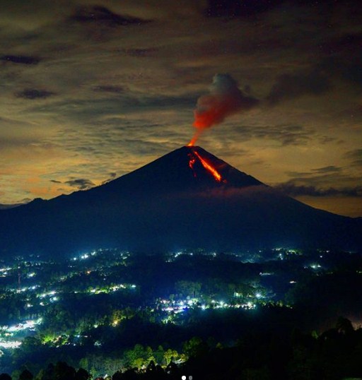 Gunung Semeru Erupsi 14 Kali, Status Waspada Tetap Diberlakukan