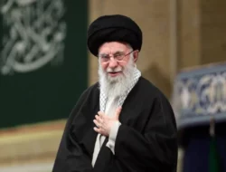 Teheran Panas: Khamenei Peringatkan Israel dan AS