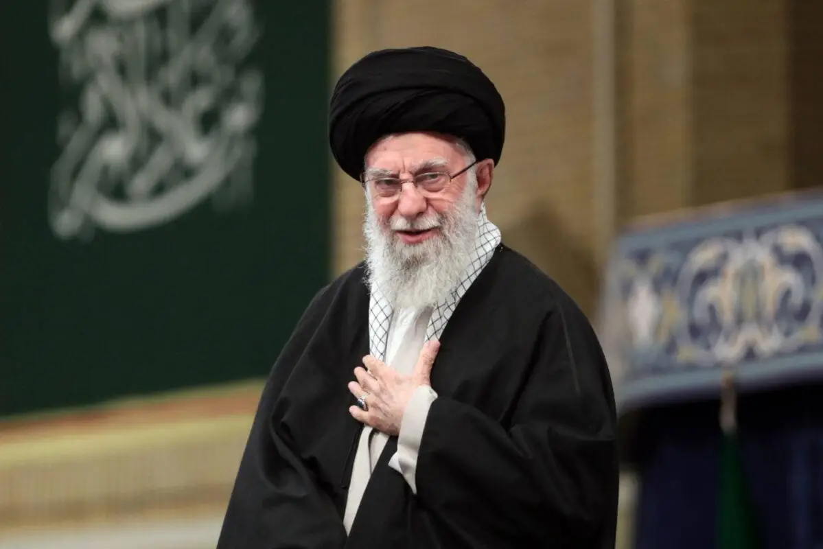 Teheran Panas: Khamenei Peringatkan Israel dan AS