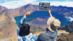 Tarif Mendaki Rinjani Naik 100% untuk Wisatawan Domestik