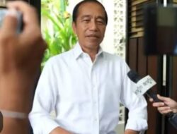 Jokowi Santai Saja Tanggapi Ancaman “Buka Borok” oleh Hasto