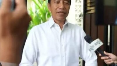 Jokowi Santai Saja Tanggapi Ancaman “Buka Borok” oleh Hasto