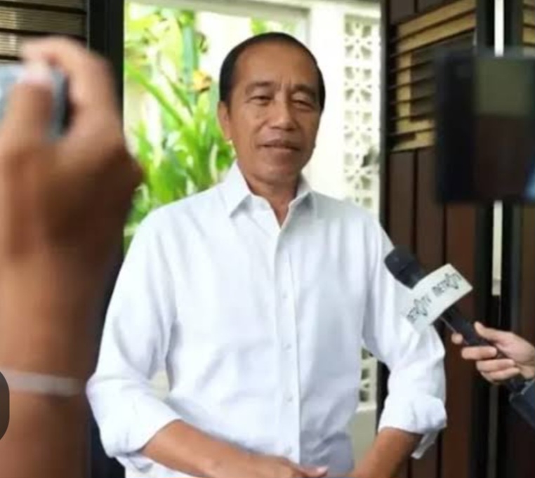 Jokowi Santai Saja Tanggapi Ancaman “Buka Borok” oleh Hasto