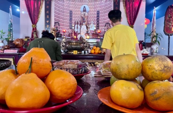 Perayaan Imlek 2025: Berkah Bagi Pedagang Buah di Kota Batu