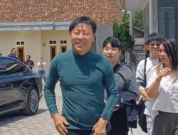 Shin Tae-yong Jadi Cameo di Film Horor Komedi Ghost Soccer: Bola Mati