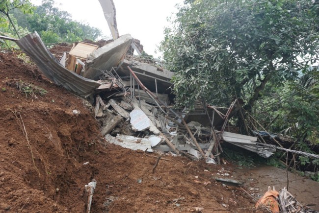 2 Warga Hilang dan 5 Rumah Tertimbun Longsor di Jombang