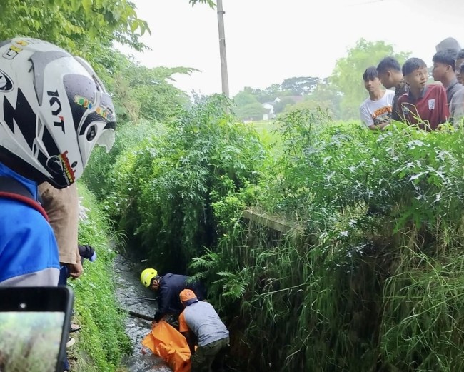 Mayat Pria Ditemukan Mengapung di Sungai Kota Malang