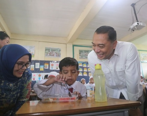 Uji Coba Program Makan Bergizi Gratis di Surabaya Sasar Ribuan Siswa