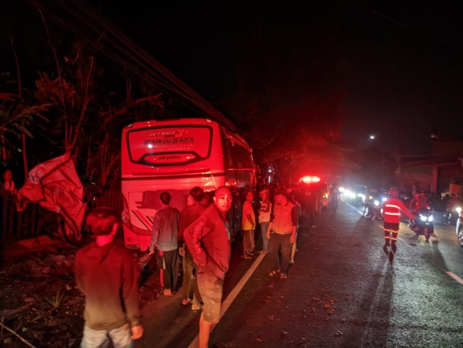 Bus Pariwisata Rem Blong Tabrak Sejumlah Kendaraan di Kota Batu, 3 Meninggal dan Puluhan Luka