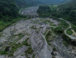 Terkubur Longsoran Tebing, Dua Penambang Pasir Belum Ditemukan