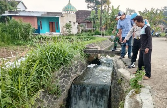 Warga Jabung Digegerkan Penemuan Jasad Bayi Laki-Laki di Saluran Irigasi