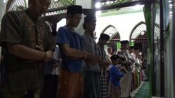 Tarawih Kilat di Jombang 7-10 Menit, Jamaah Berjubel