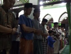 Tarawih Kilat di Jombang 7-10 Menit, Jamaah Berjubel