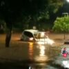 Viral! Mobil Hanyut Terseret Banjir di Madiun