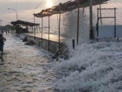 Pesisir Jatim Bersiap Hadapi Ancaman Banjir Rob Hingga Awal Mei 2025