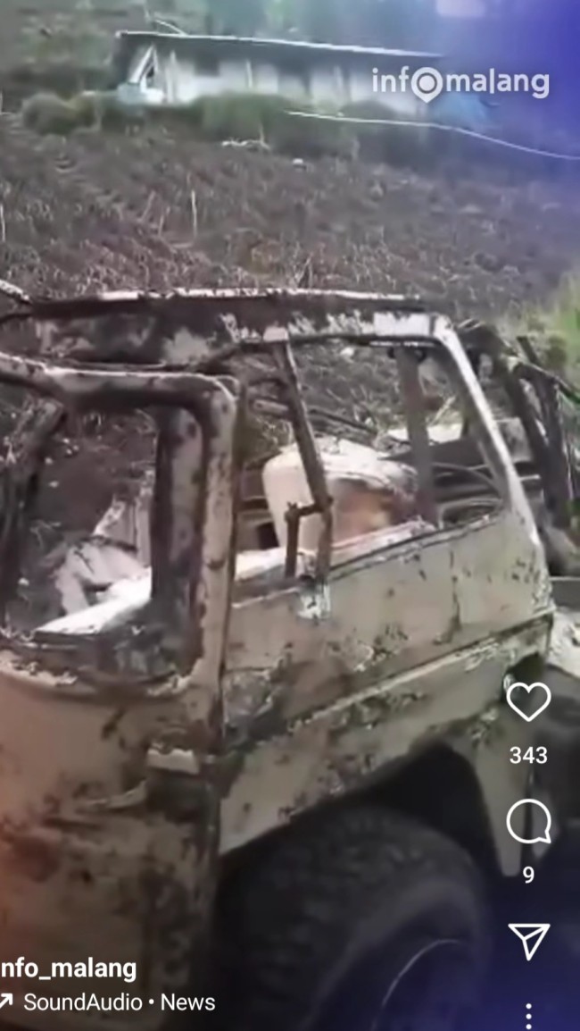 Jip Wisata Bromo Terperosok akibat Longsor, 6 Luka-Luka