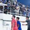 Pelemparan Bus Persik di Kanjuruhan: Zona Abu-abu Keamanan dan Beban Arema FC