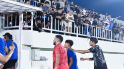 Pelemparan Bus Persik di Kanjuruhan: Zona Abu-abu Keamanan dan Beban Arema FC