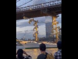 Kapal Latih AL Meksiko Hantam Jembatan Brooklyn, Puluhan Terluka