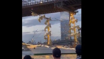 Kapal Latih AL Meksiko Hantam Jembatan Brooklyn, Puluhan Terluka