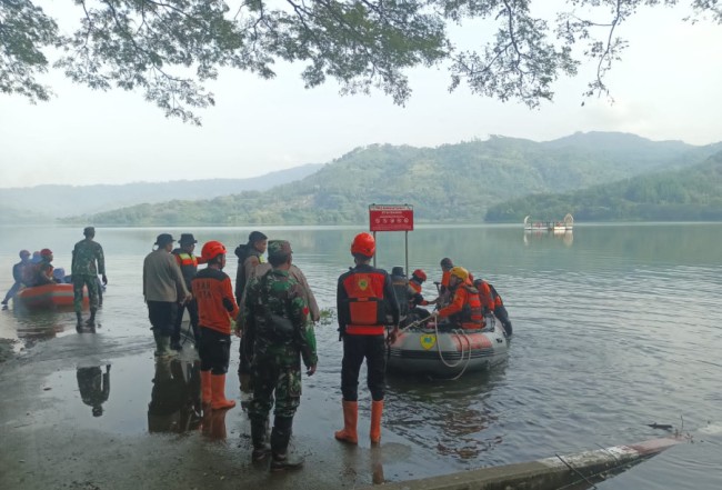 Ibu dan Anak Ditemukan Meninggal, Terseret Banjir Sepulang Sekolah