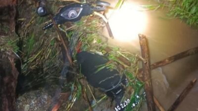 Ibu dan Anak  Hilang Terseret Banjir usai Jemput Sekolah