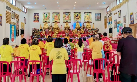 Waisak Tantrayana di Malang: Ritual Mandi Rupang dan Puja Bakti Hiasi Vihara Kertanegara