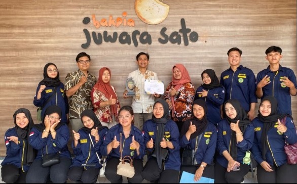 Mahasiswa Unisba Intip Dapur Bisnis Bakpia Yogyakarta