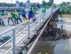 Jembatan Lama Kediri Darurat Sampah: Struktur Cagar Budaya 156 Tahun Terancam
