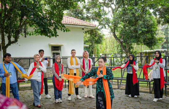Pukau Delegasi 6 Negara, Art Camp Lengger Bicara Jadi Jawaban Krisis Regenerasi Seniman di Banyumas