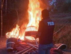 Polres Malang Bakar Arena Judi Sabung Ayam di Pakisaji