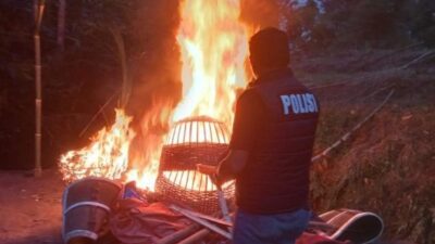 Polres Malang Bakar Arena Judi Sabung Ayam di Pakisaji