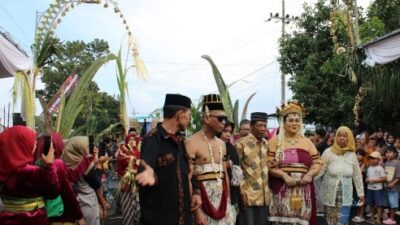 Singojuruh Bumi Angklung: Ribuan Warga Gelar Kirab Budaya Spektakuler