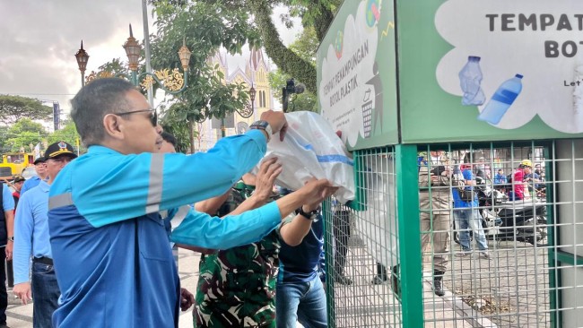 Tukar Botol Plastik Jadi Uang, DLH Kota Malang Bakal Hadirkan Vending Machine