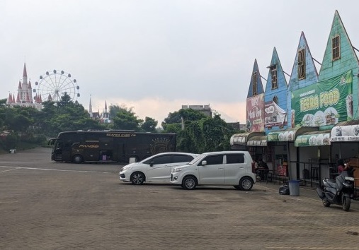 Kisruh Perizinan Florawisata Santerra de Laponte Malang: DPRD Desak Penyegelan, Ratusan Pedagang Menjerit Terancam Kehilangan Mata Pencarian