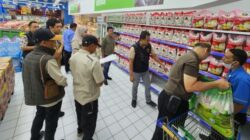 Sidak Beras Diduga Oplosan di Batu, Merek Terkenal Ditarik dari Ritel