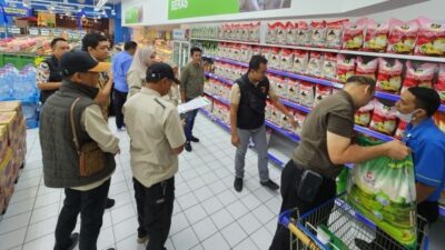 Sidak Beras Diduga Oplosan di Batu, Merek Terkenal Ditarik dari Ritel Sidak Beras Diduga Oplosan di Batu, Merek Terkenal Ditarik dari Ritel