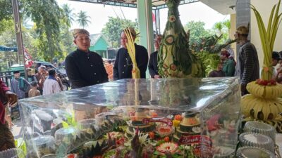 Kirab Tumpeng Slorok: Menggali Akar Sejarah dan Makna Tradisi Bersih Desa