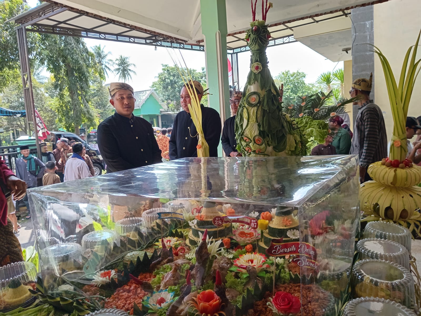 Kirab Tumpeng Slorok: Menggali Akar Sejarah dan Makna Tradisi Bersih Desa