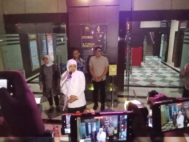 8 Jam Jalani Pemeriksaan KPK, Cuma Semenit Khofifah Beri Keterangan
