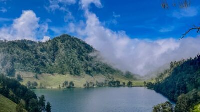Pendakian Semeru Ditutup 10 Hari, Ada Apa?