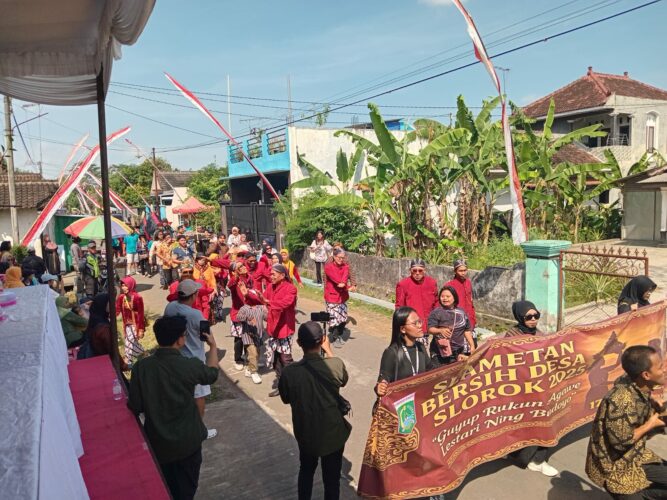 Kirab Tumpeng Slorok: Manifes Syukur dalam Kesatuan