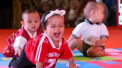 Lomba Bayi Merangkak di Surabaya: Ada Misi Rahasia Selamatkan Bumi