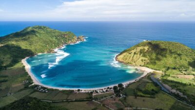 Surga Tersembunyi: Pantai Terbaik Indonesia Bukan di Pulau Dewata