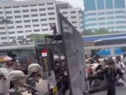 Darah Pelajar di Gerbang Parlemen: Ketika Protes Krisis Ekonomi Dibalas Pukulan Mundur Aparat