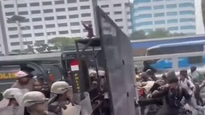 Darah Pelajar di Gerbang Parlemen: Ketika Protes Krisis Ekonomi Dibalas Pukulan Mundur Aparat