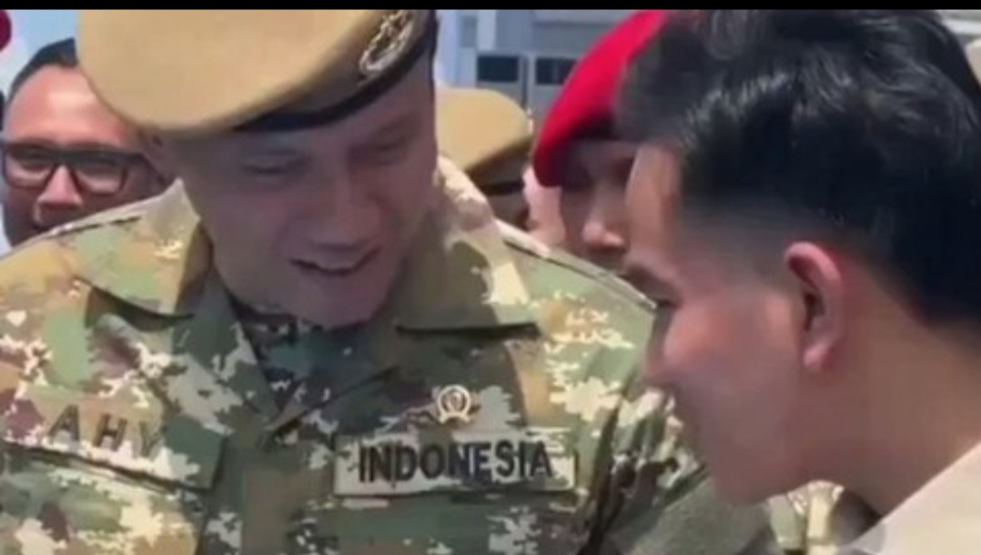 Viral Video Tak Saling Sapa, Gibran dan AHY Tunjukkan Keakraban